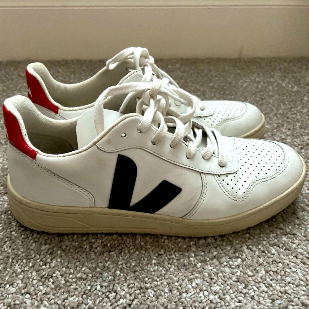 Veja Women’s Sz 10